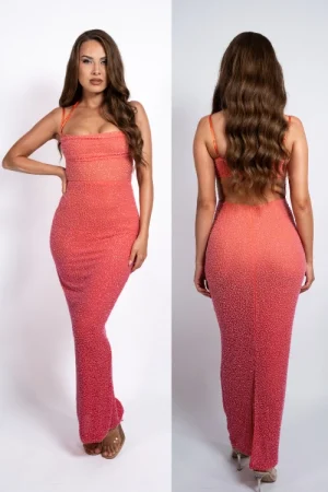 Robe longue moulante, élégante avec son dos nu