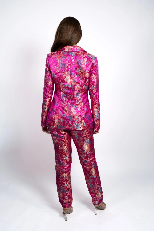 tailleur rose femme élégant